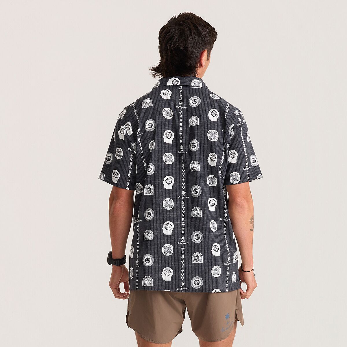 Мужская рубашка Roark Bless Up Trail Short-Sleeve Shirt, цвет: Чёрный с принтом — фото 5