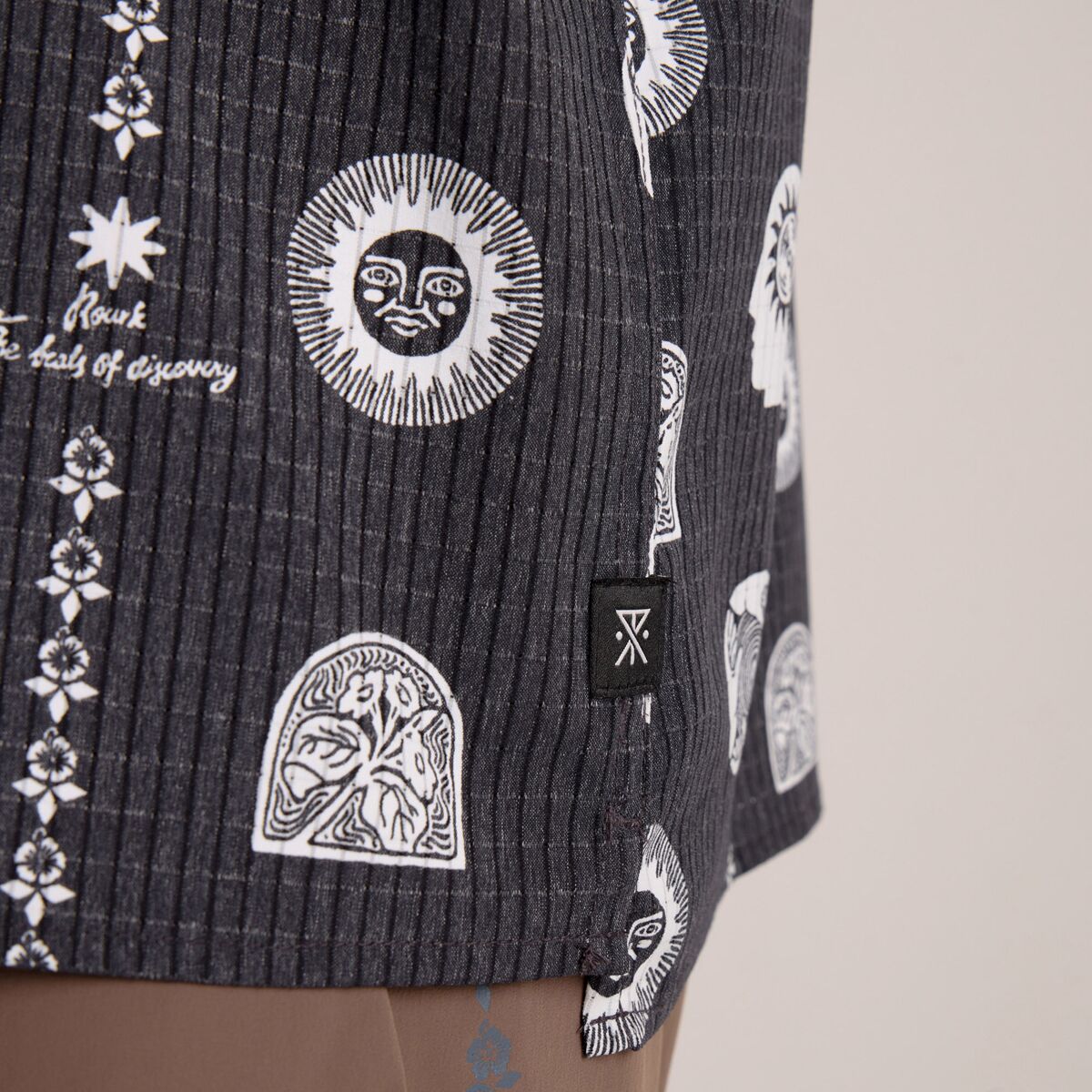 Мужская рубашка Roark Bless Up Trail Short-Sleeve Shirt, цвет: Чёрный с принтом — фото 8