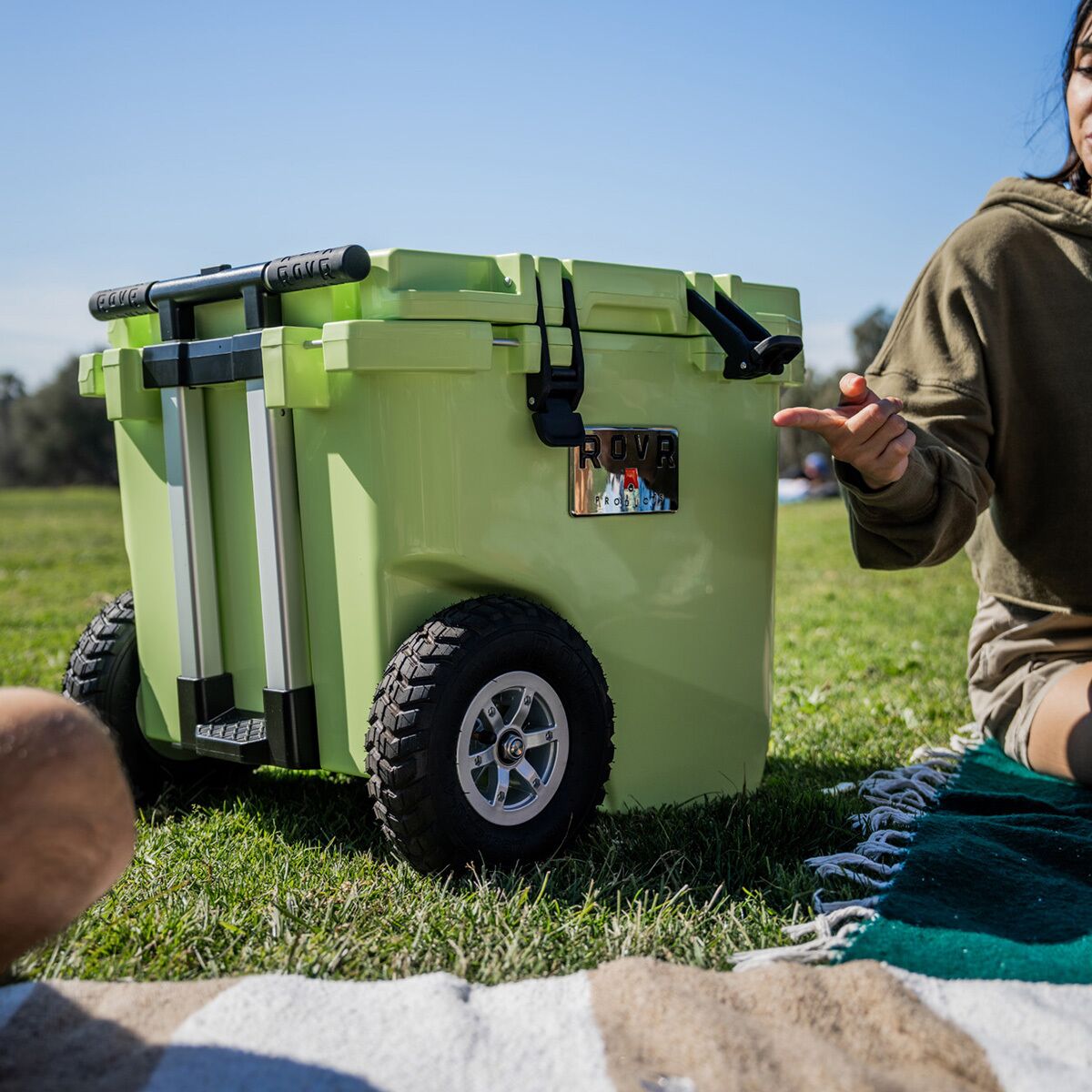 RovR RollR 45qt Wheeled Cooler + Telescopic Handle