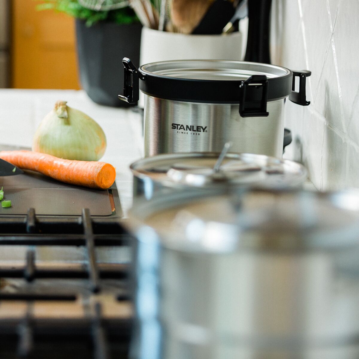 Stanley Adventure 3qt StayHot Camp Crock Hike & Camp