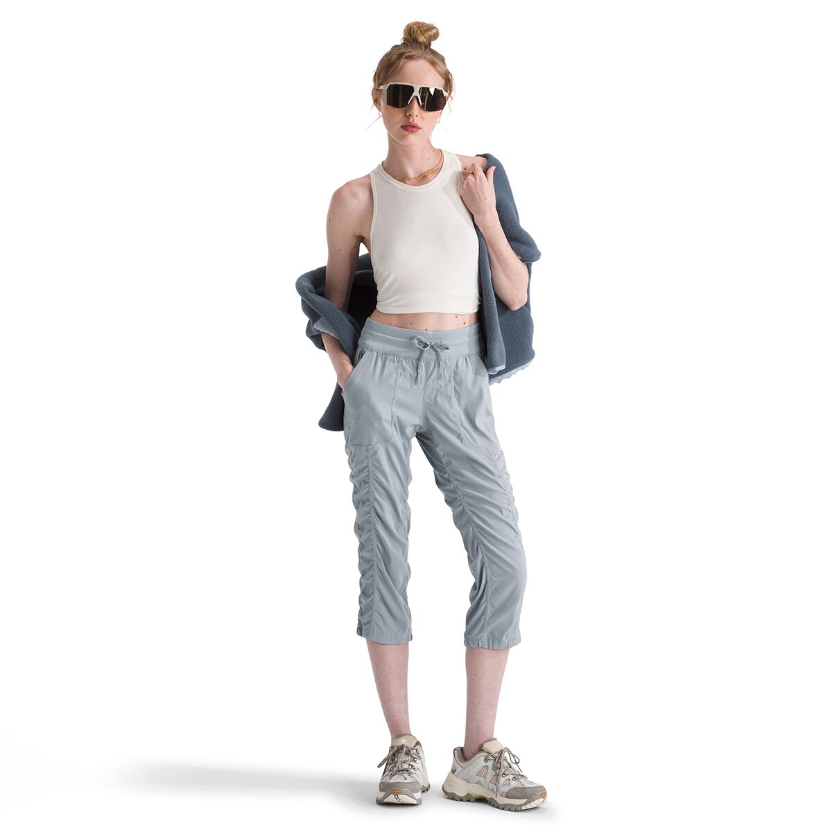 Женские брюки The North Face Aphrodite 2.0 Capri Pant, цвет: Морозный серый — фото 4