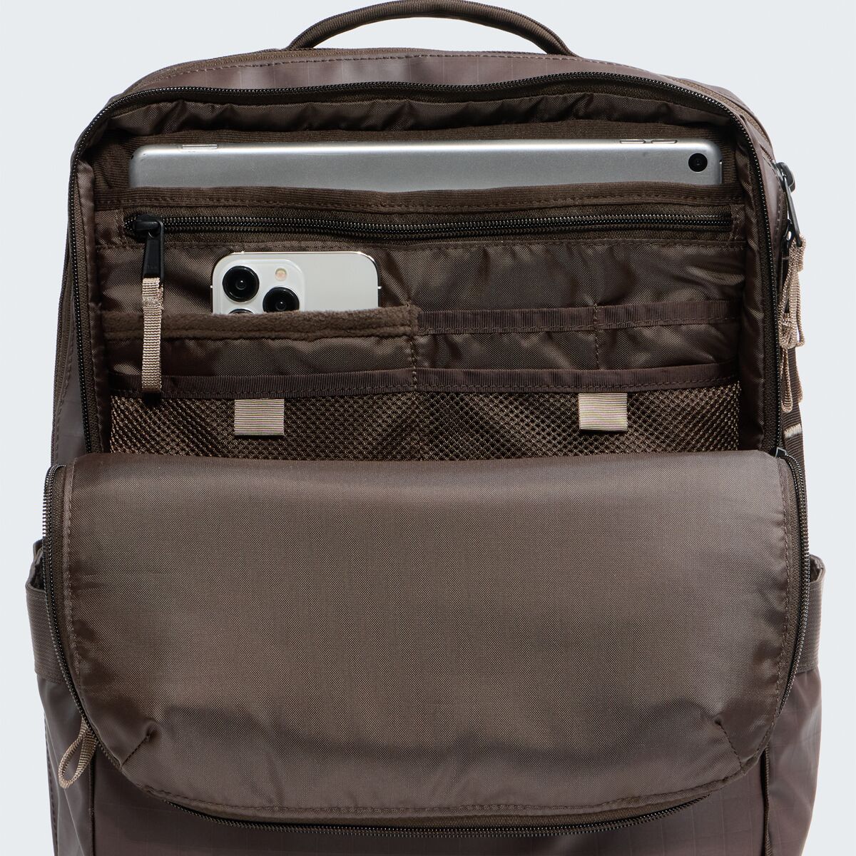 Рюкзак The North Face Base Camp Voyager Daypack - 26L, цвет: Каштановый / Гранатовый — фото 2