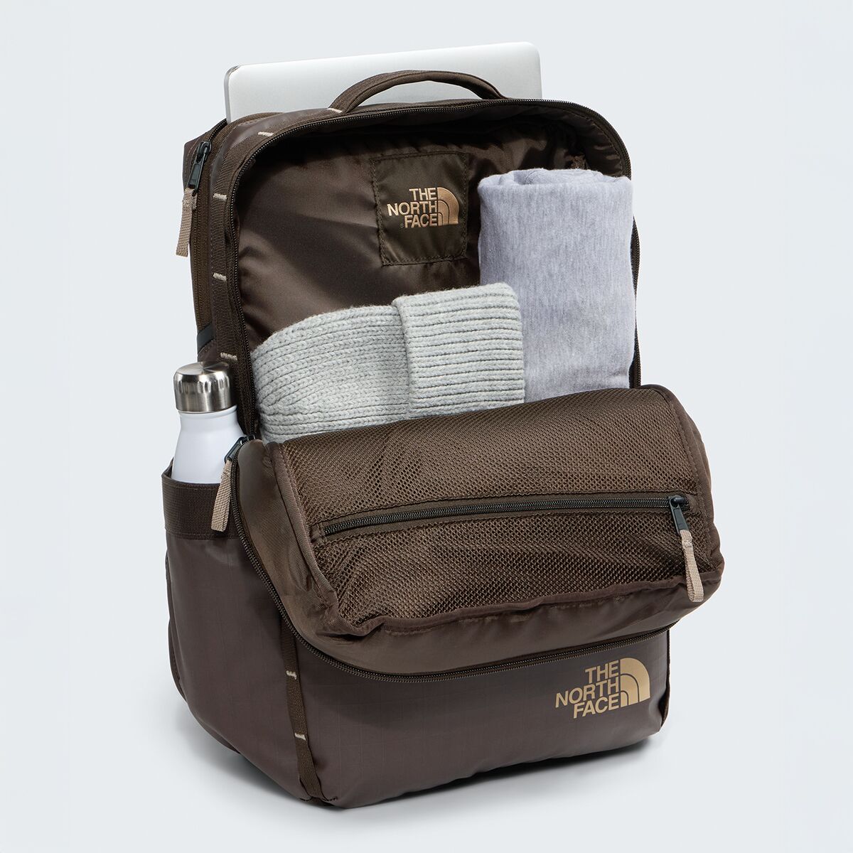 Рюкзак The North Face Base Camp Voyager Daypack - 26L, цвет: Каштановый / Гранатовый — фото 5