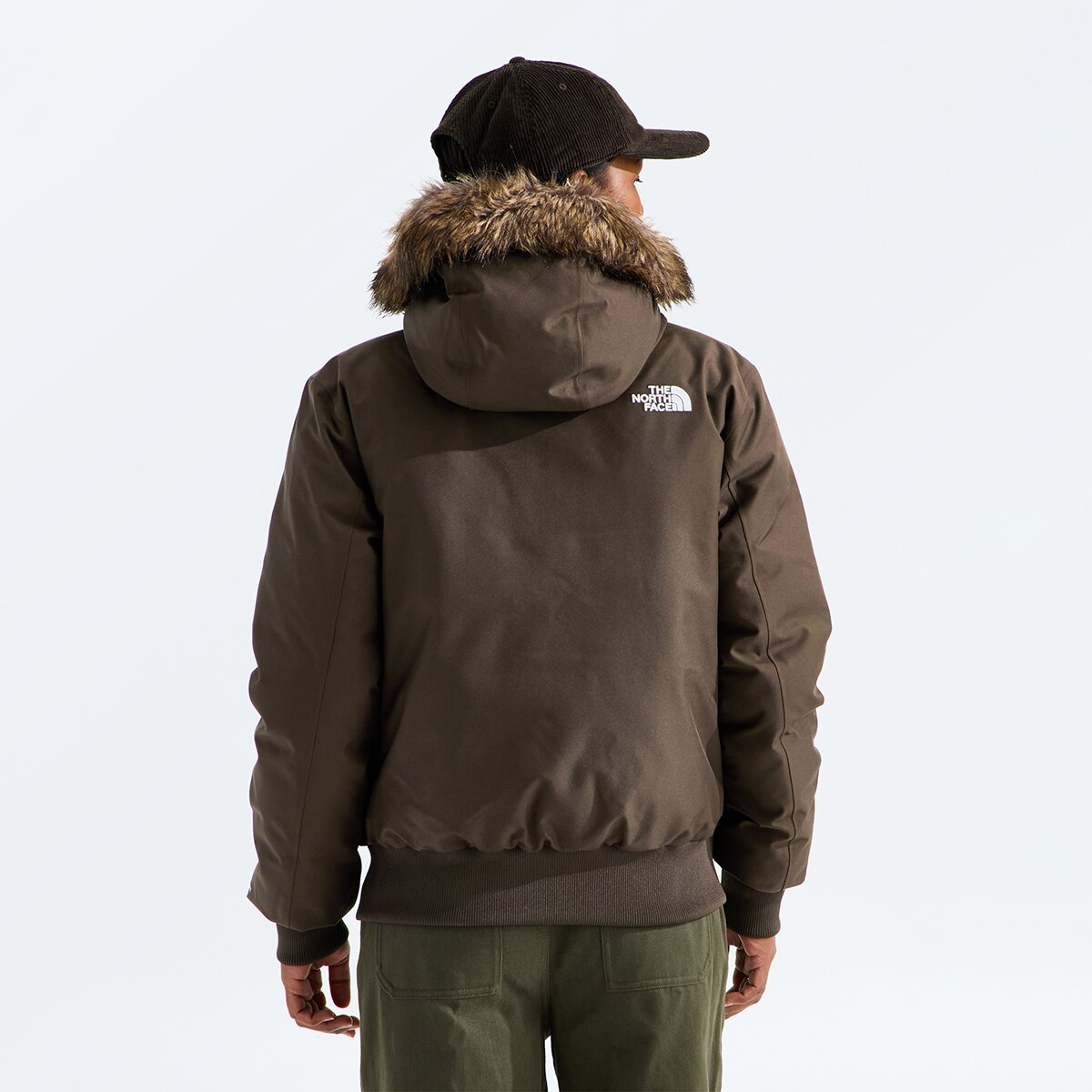 Женская куртка The North Face Arctic Bomber, цвет: Тёмный каштановый — фото 2