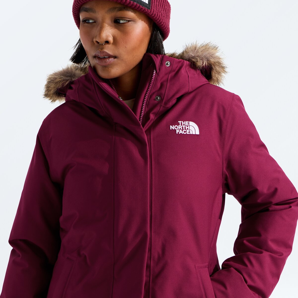 Женская куртка The North Face Arctic Down Parka, цвет: Бордовый — фото 8