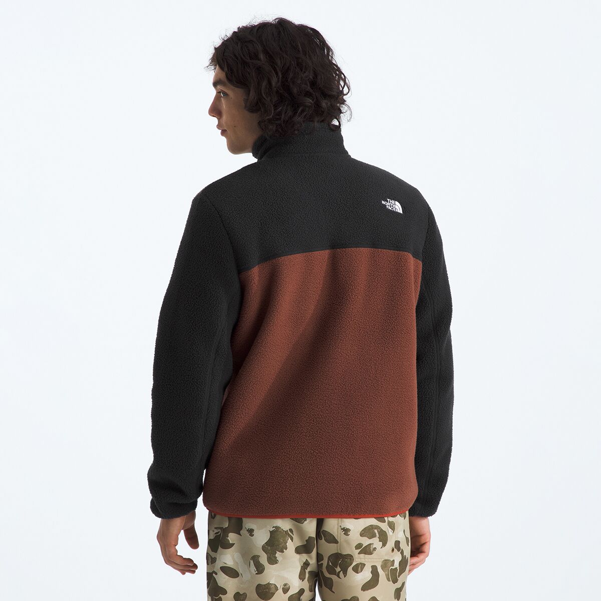 Мужская куртка The North Face Yumiori 1/4-Zip, цвет: Чёрный / Железный глиняный — фото 2