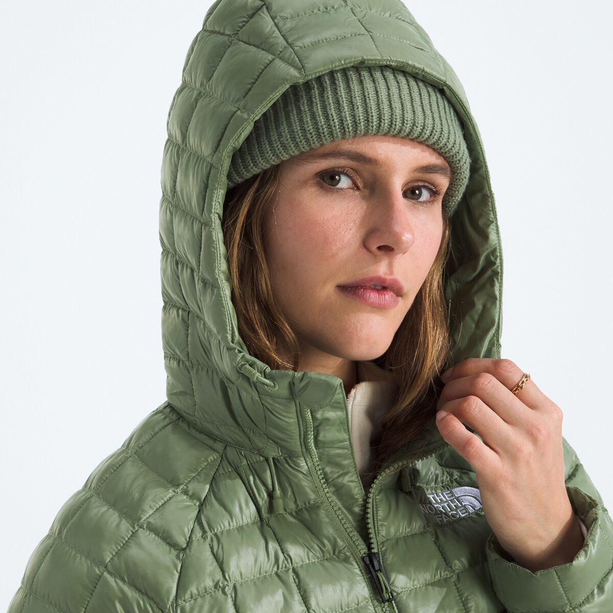 Женская куртка The North Face ThermoBall Hooded, цвет: Туманный — фото 6