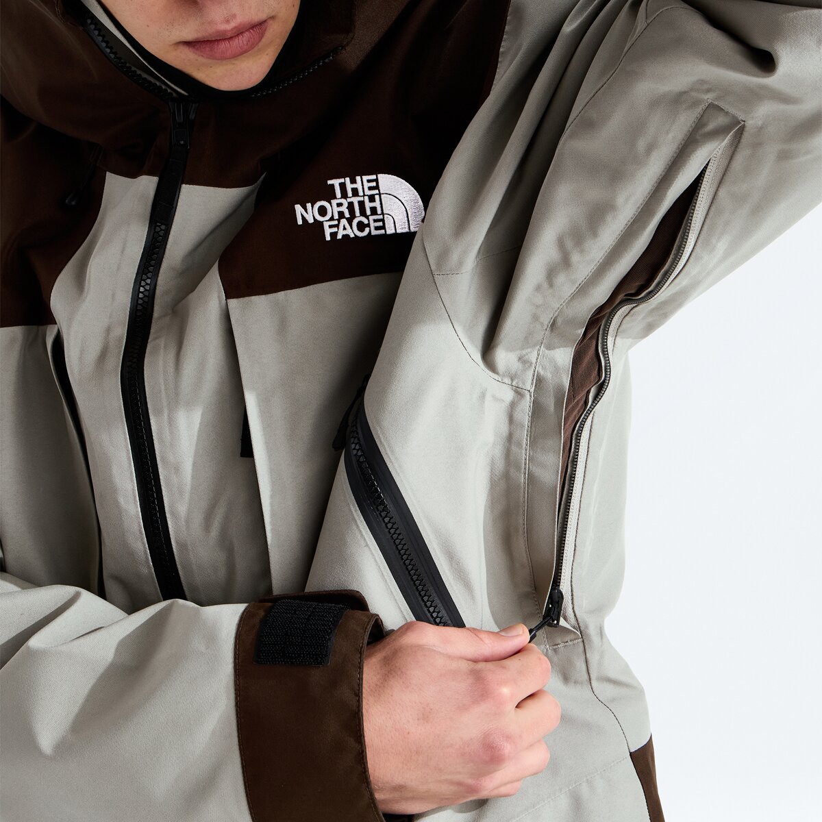 Мужская куртка The North Face GTX Hex, цвет: Серо-бежевый / Каштановый — фото 6