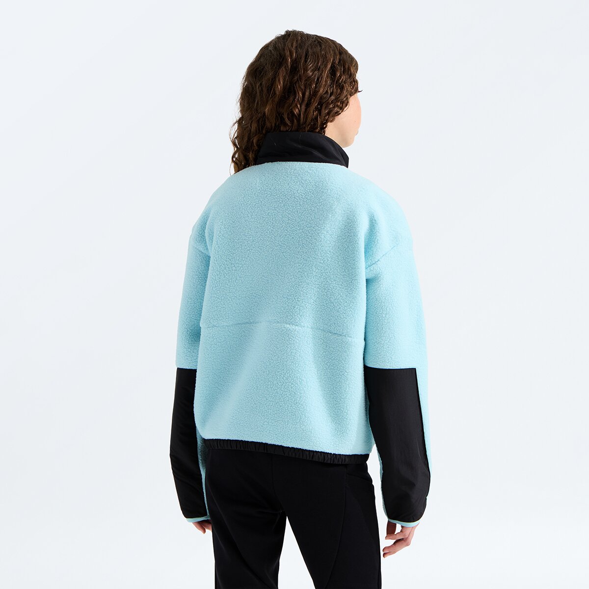 Куртка The North Face Yumiori Off Peak Full-Zip Jacket для девочек, цвет: Glacier / Чёрный — фото 2