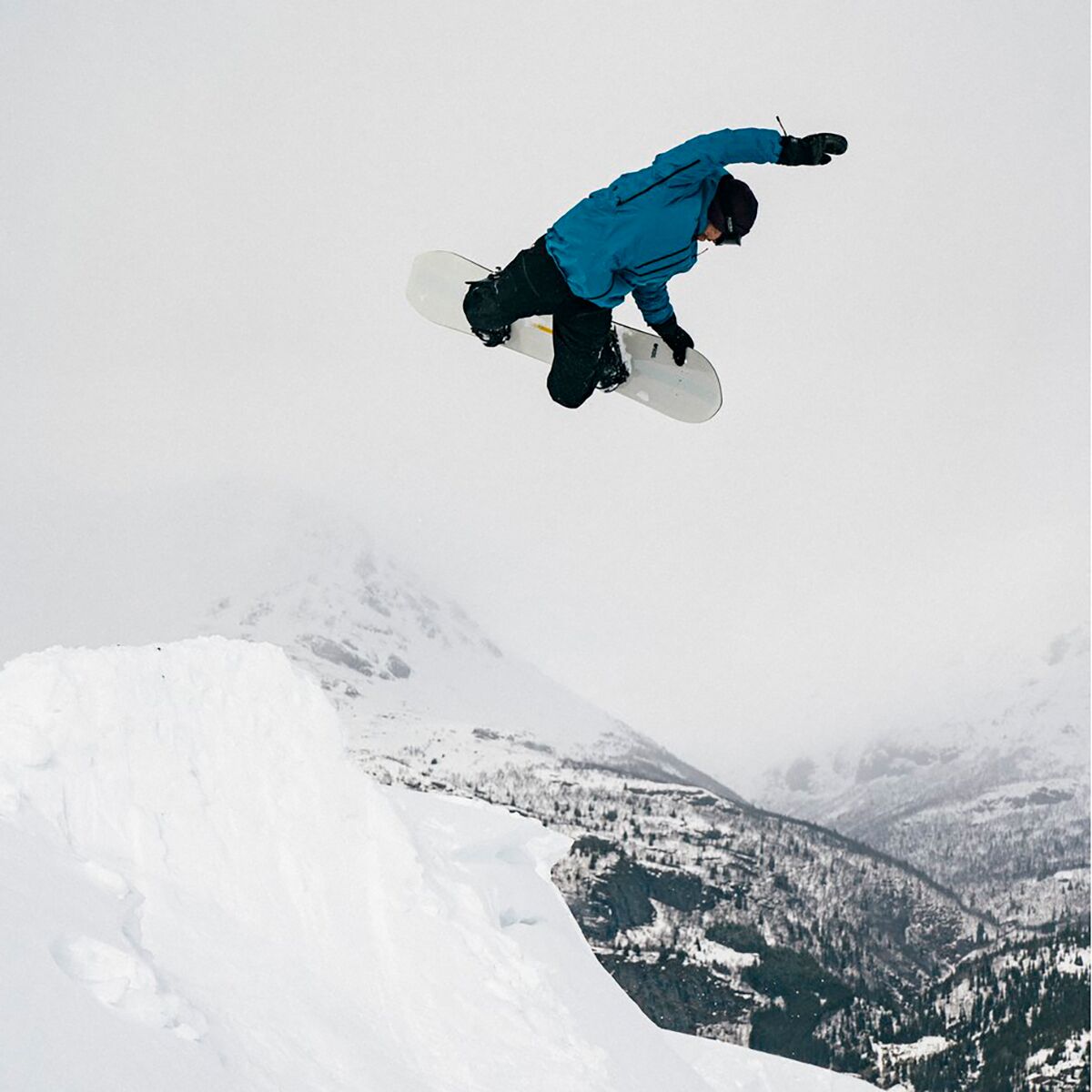 United Shapes Horizon Snowboard - 2025