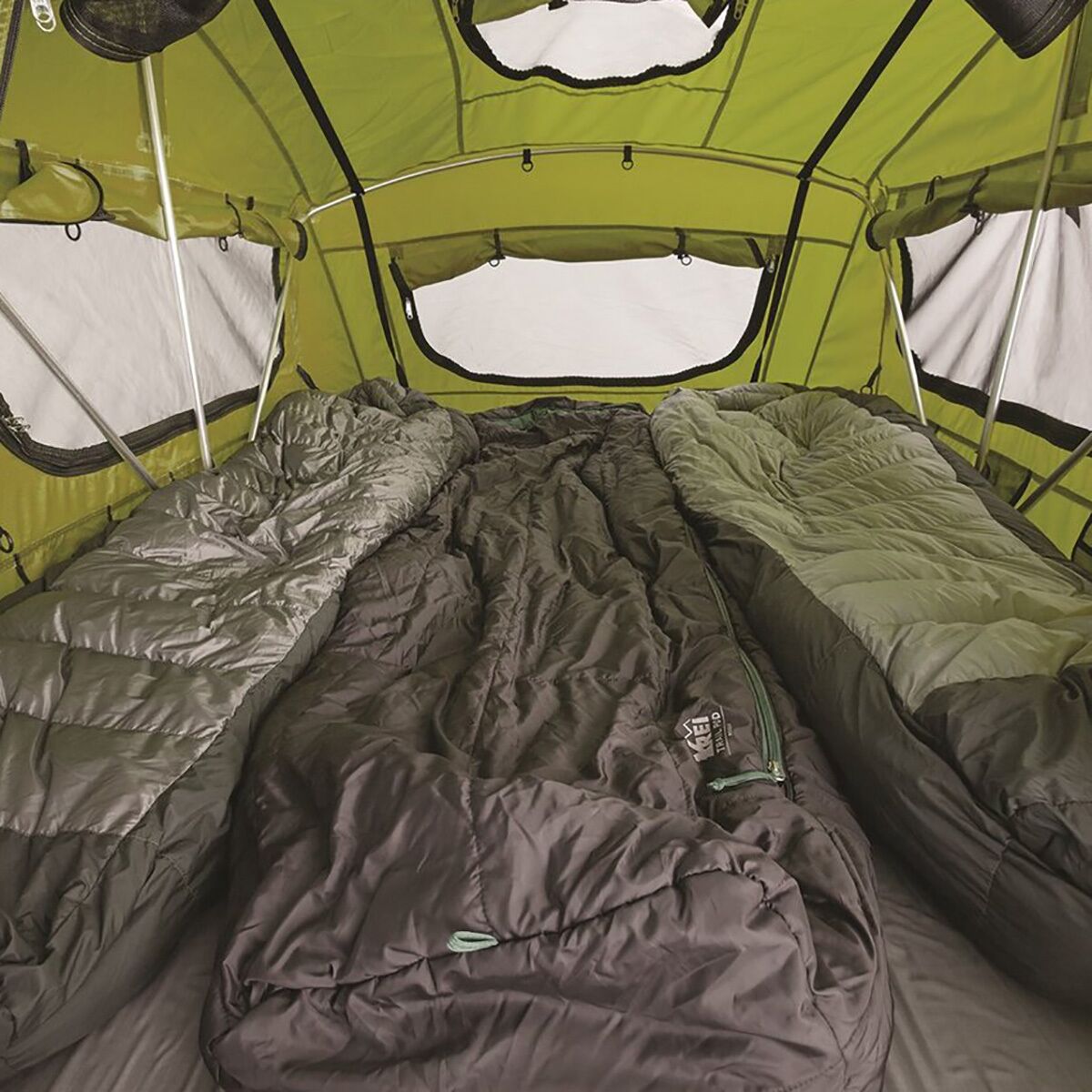 Yakima Skyrise Rooftop Tent 3Person 3Season Hike & Camp