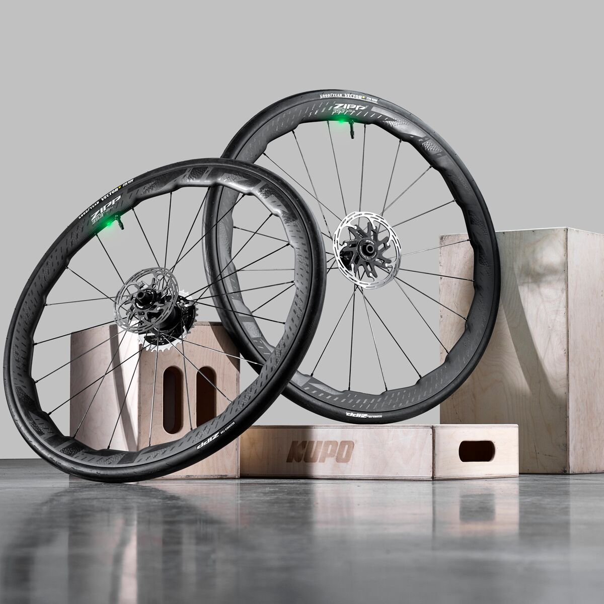 Zipp 353 NSW Carbon Centerlock Tubeless Wheel +Wheel Sensor