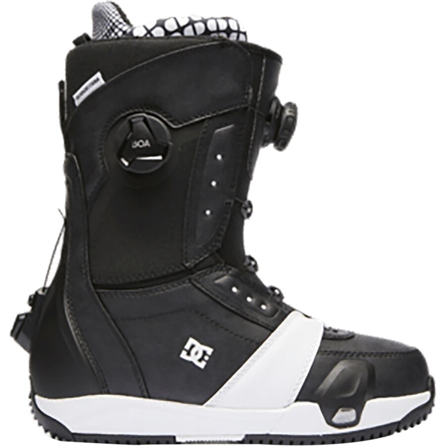 dc white snowboarding boots