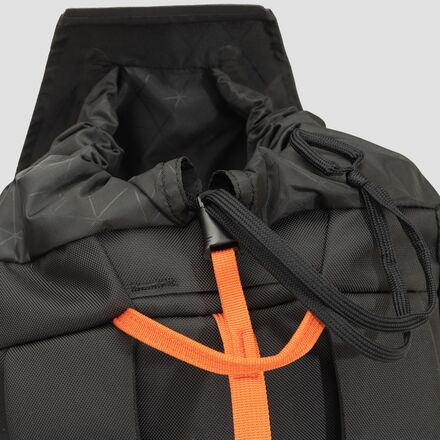 Black Diamond - Rock Blitz 15L Backpack
