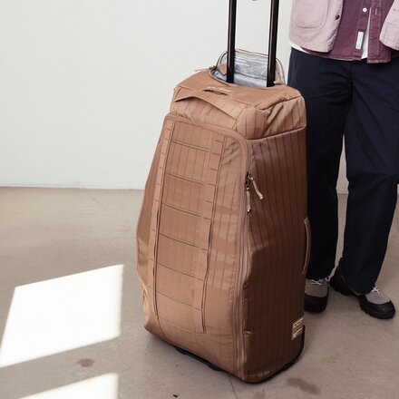 Db - Hugger 90L Roller Bag