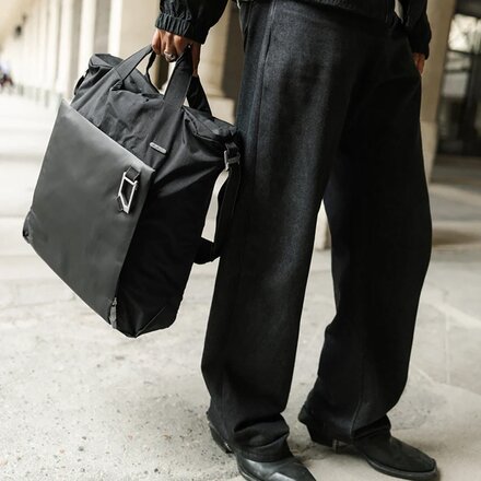 Db - Entour 32L Helmet Bag