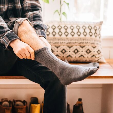 Darn Tough - The Standard Crew Light Cushion Sock - Men's