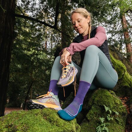 Darn Tough - Light Hiker Micro Crew Light Cushion Sock - Women's