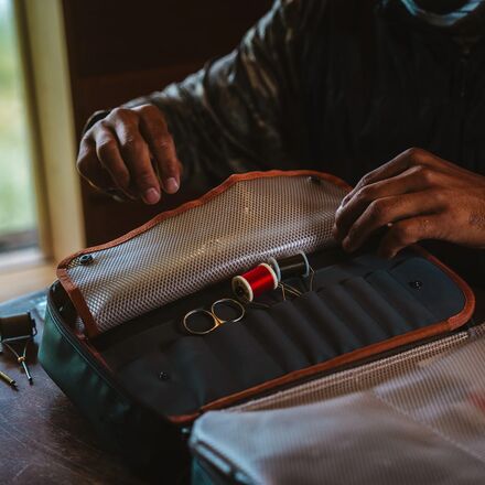 Fishpond - Backwater Fly Tying Kit