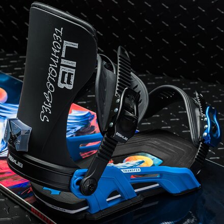 Lib Technologies - Dynamo w/ Transfer Binding Snowboard Bundle