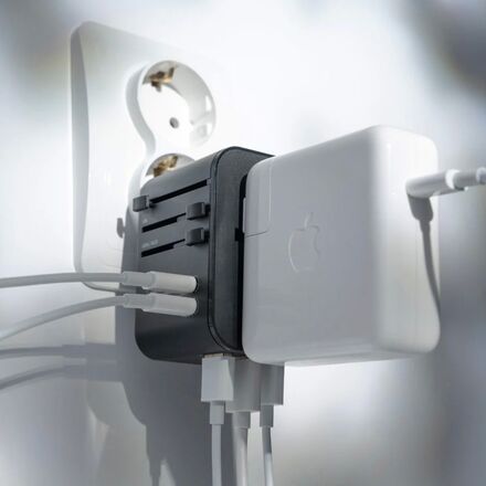 Matador - Global Travel Adapter