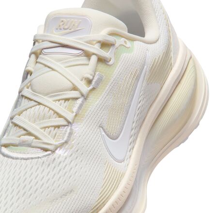 Nike - Vomero 18 ESS Running Shoe - Women's