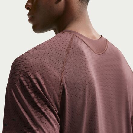 Nike - Stride Dri-FIT ADV Novelty SS T-Shirt - Men's