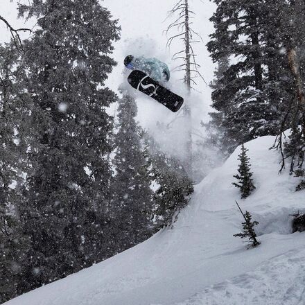 Never Summer - Benchmark Snowboard - 2026