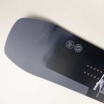 Never Summer - Benchmark Snowboard - 2026