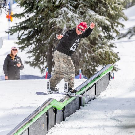 Never Summer - Llama Snowboard - 2026