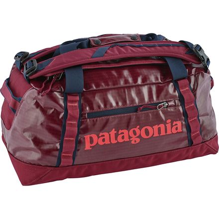 patagonia ダッフルバッグ 45L Patagonia Black Hole Duffel 45L Review - One Bag Travels