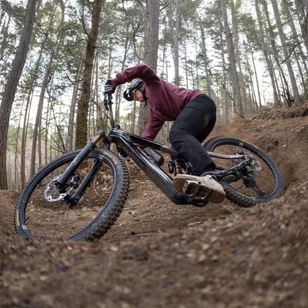 Pivot - Shuttle AMP'd Ride GX Transmission E-Bike