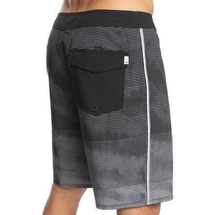 Quiksilver - SurfSilk Massive 20in Boardshort - Men's