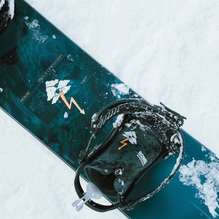 Rome - Stale Fish w/ Katana AW FASE Pro Snowboard Bundle