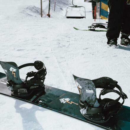 Rome - Stale Fish w/ Katana AW FASE Pro Snowboard Bundle