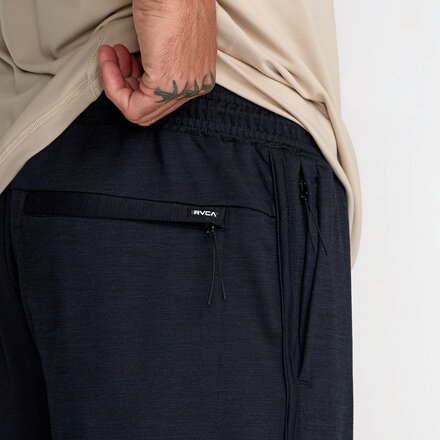 RVCA - Yogger Recover 17in Short - Men's