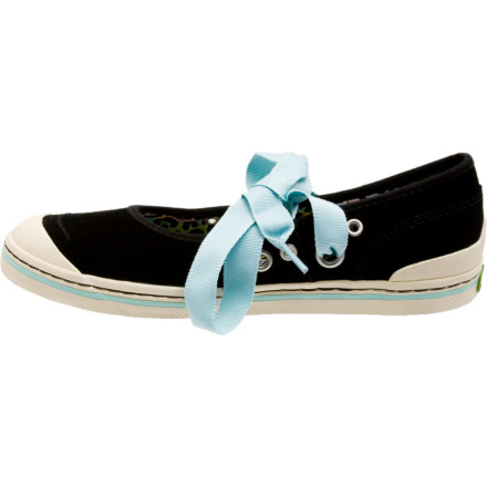 Simple - Carousel Grommet Shoe - Women's