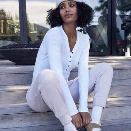 TravisMathew - Cloud Henley Long-Sleeve Shirt - Women's