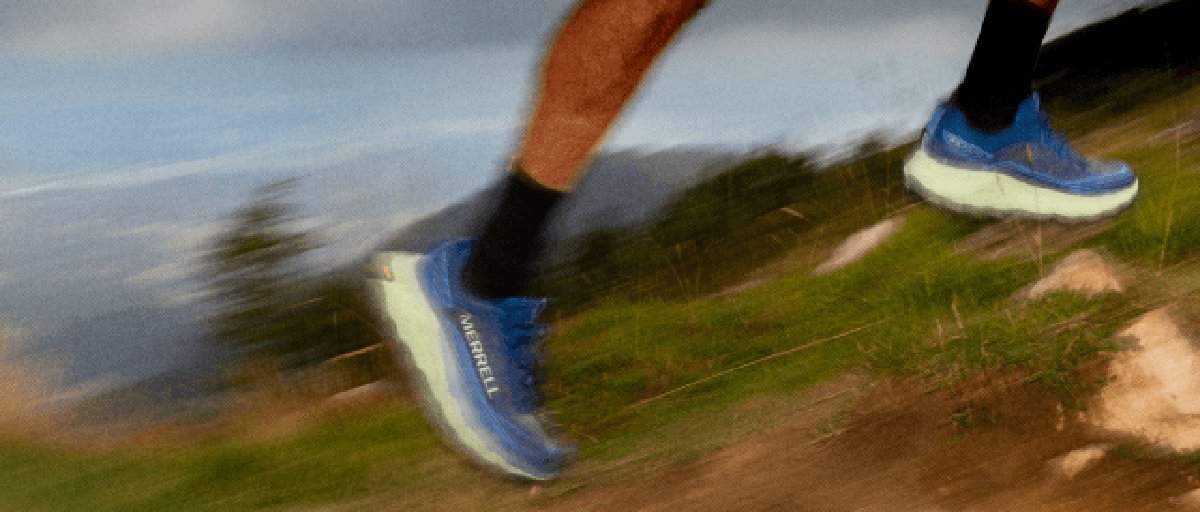 Feet of trail runner ob riocky slope moving fast and blurred.