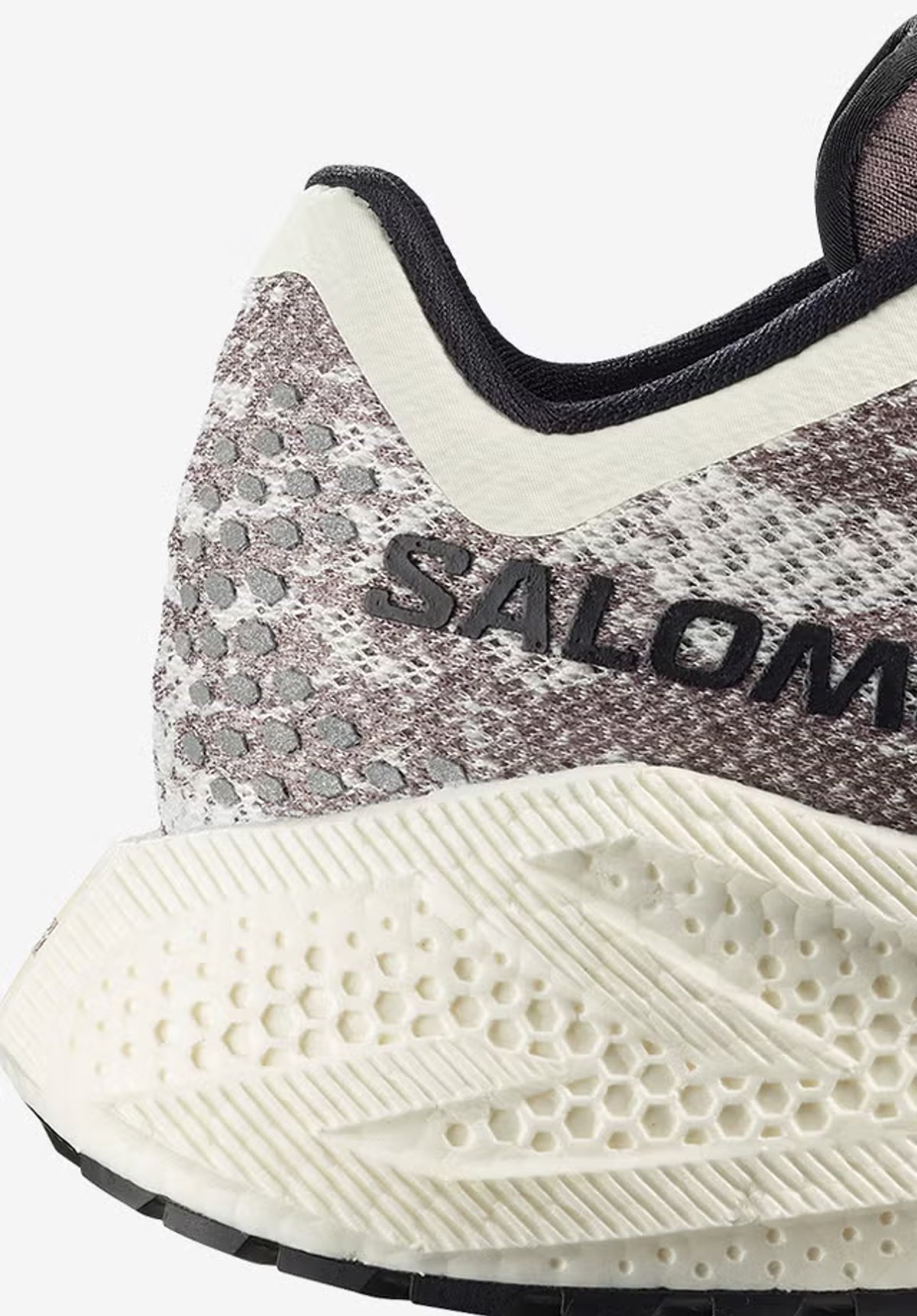 Close up side view of the heel section of the Salomon Aero Glide 4 Grvl shoe.