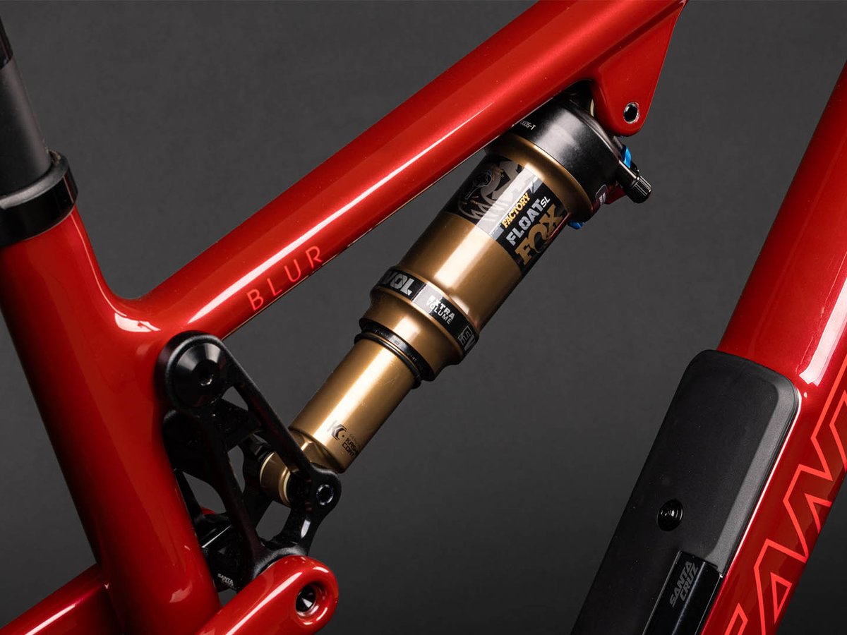  Close-up of the Blur rear suspension.