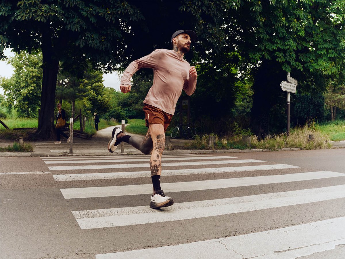 Male runner crossing a Paris pedestrian crossing, Salomon Aero Blaze 4 GRVL GTX on road
