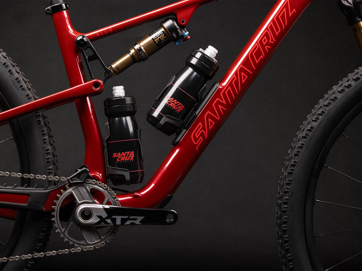 Detail of a Santa Cruz Blur frame with two waterbottles in frame-mounted holders.