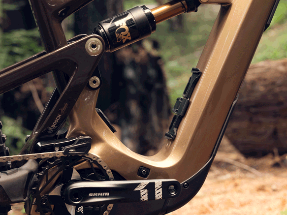 Close-up of ibis Oso battery extension pack mounted on waterbottle holder spot.