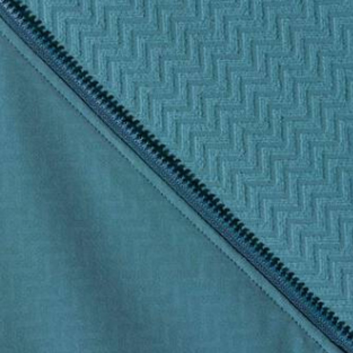 A closeup of the R1 CrossStrata fabric.