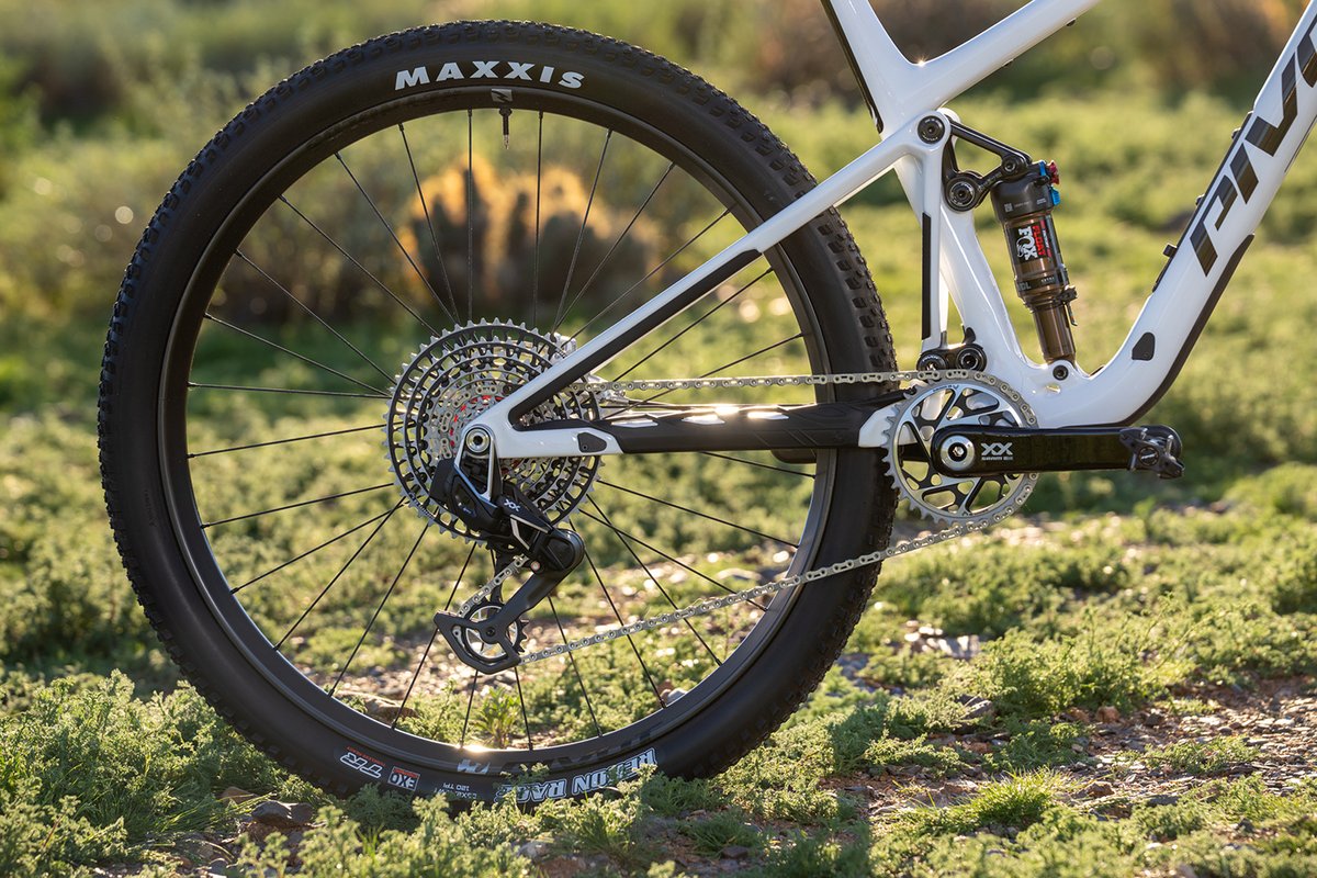 Pivot Mach 4 SL dw-link rear suspension system with Fox shock and SRAM XX drivetrain
