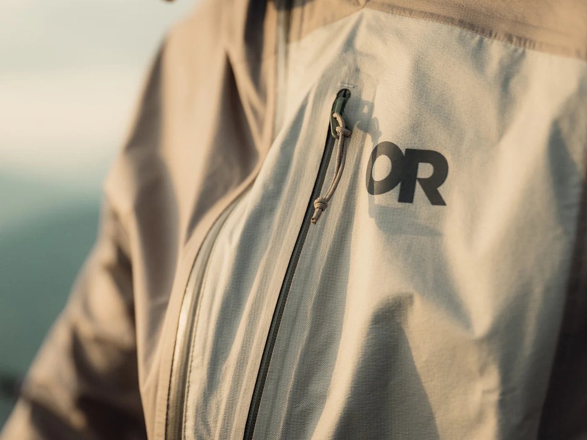 A closeup of the Men's Helium UL jacket