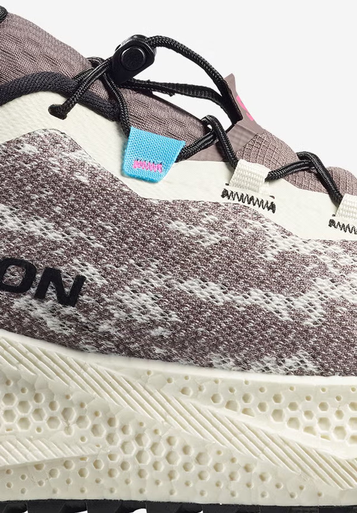 Close up side view of the mid section of the Salomon Aero Glide 4 Grvl shoe.