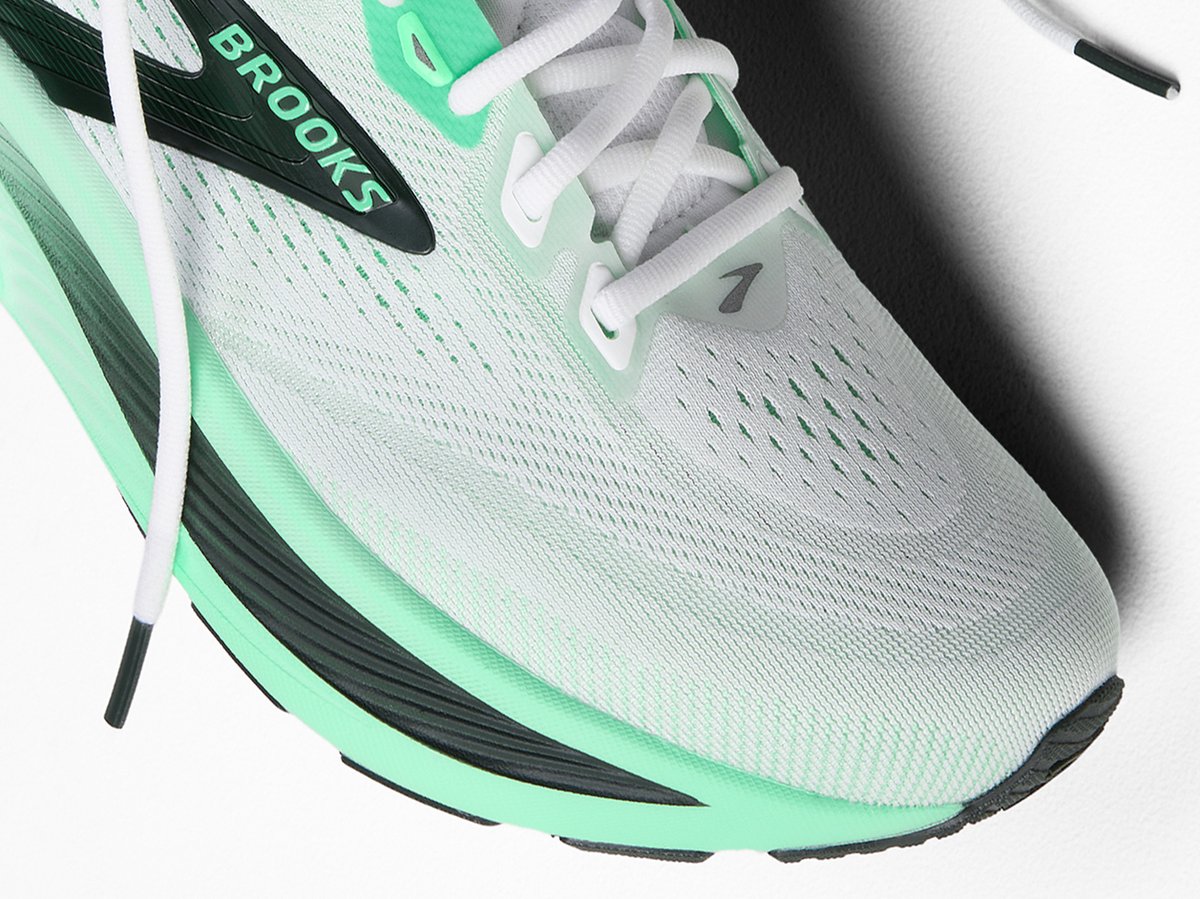 Detail of Ghost 18 Running shoe toe box.