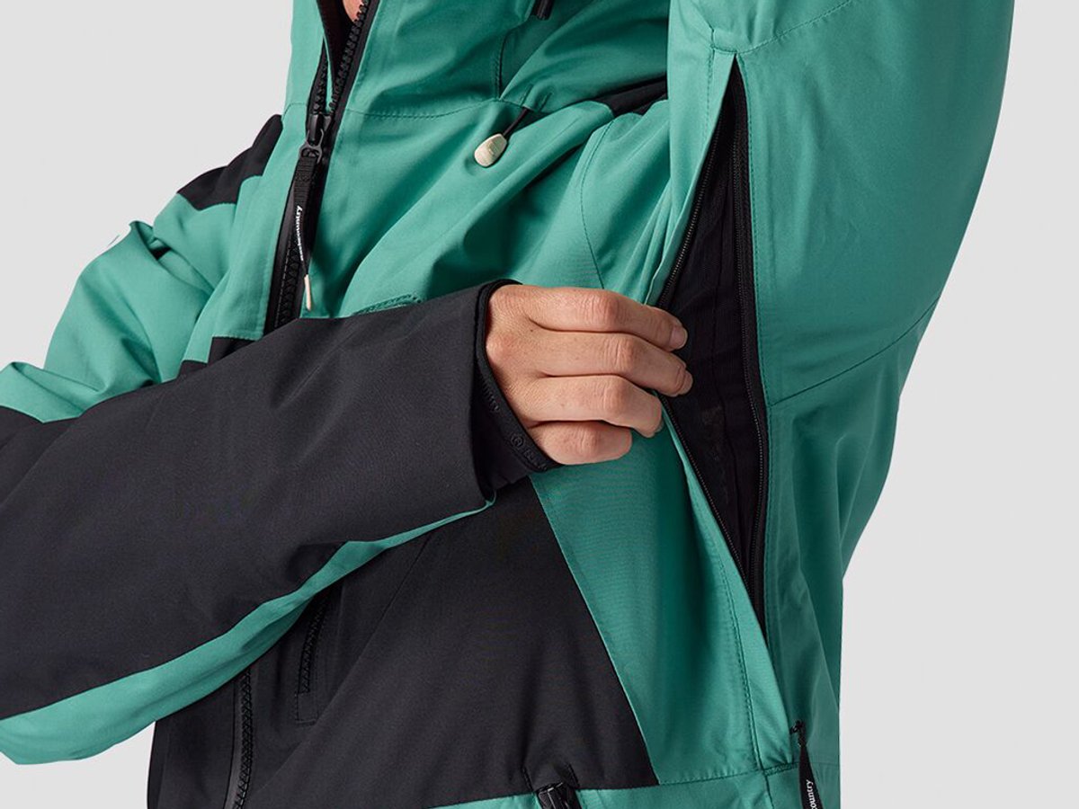 Model opening zippered underarm pit vent.